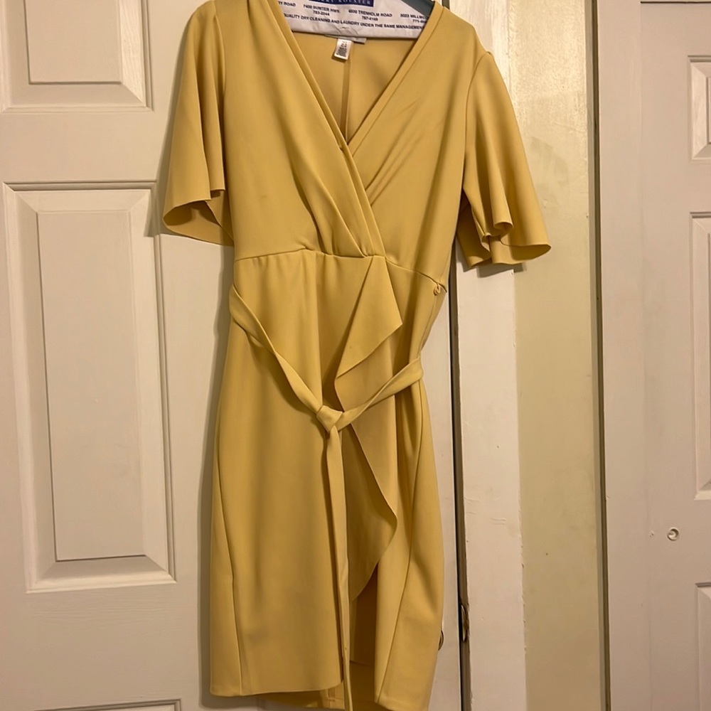 Beautiful yellow size 8 Donna Morgan dress